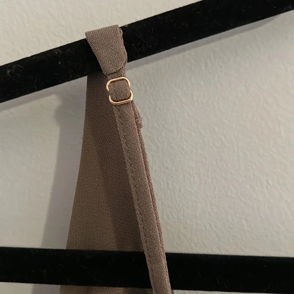 A New Day taupe adjustable strap tank. Size L - Picture 5 of 5
